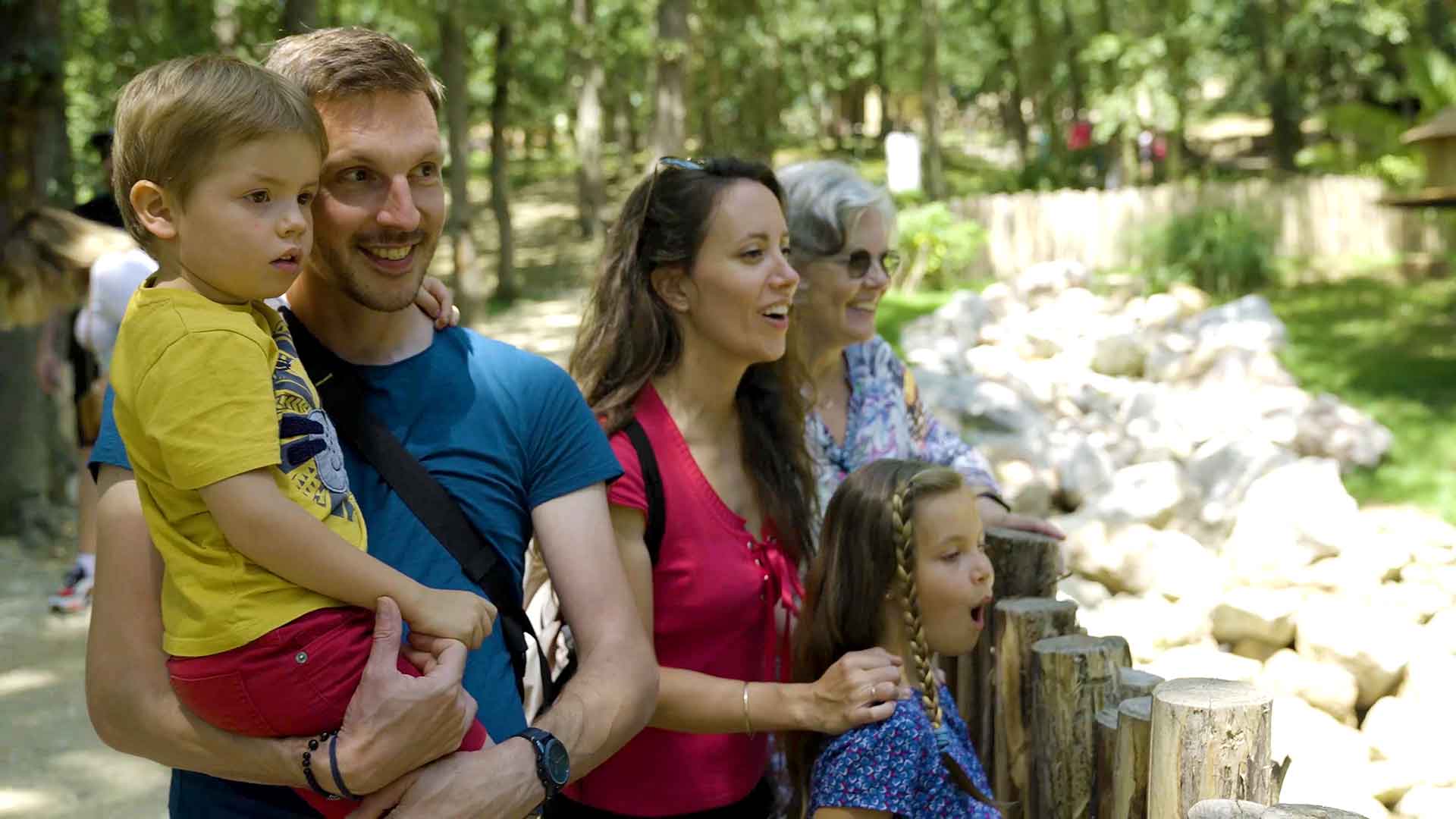 famille au zoo